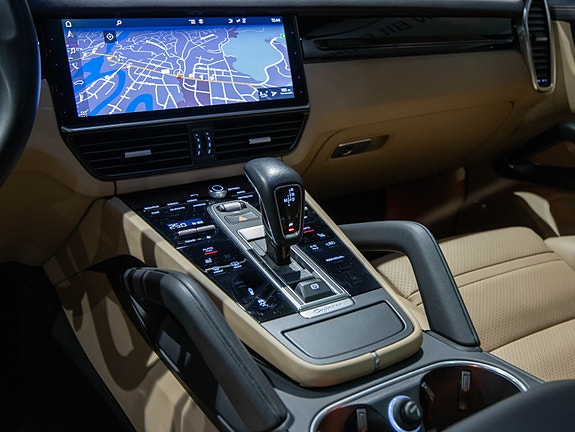 Porsche Cayenne 17 of 30