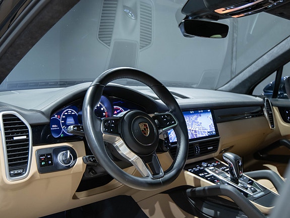 Porsche Cayenne 8 of 30