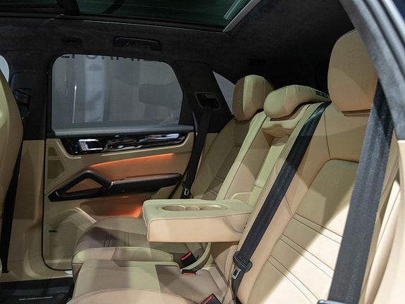 Porsche Cayenne 15 of 30