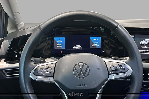 Volkswagen Golf VIII 11 of 15