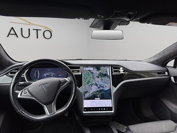 Tesla Model S 24 of 30