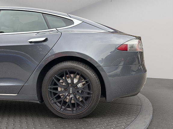 Tesla Model S 7 of 30