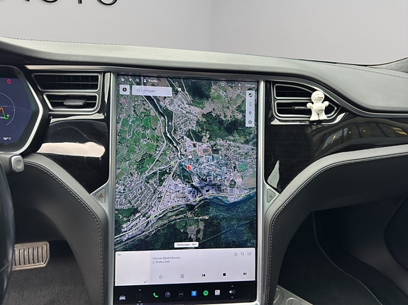 Tesla Model S 26 of 30