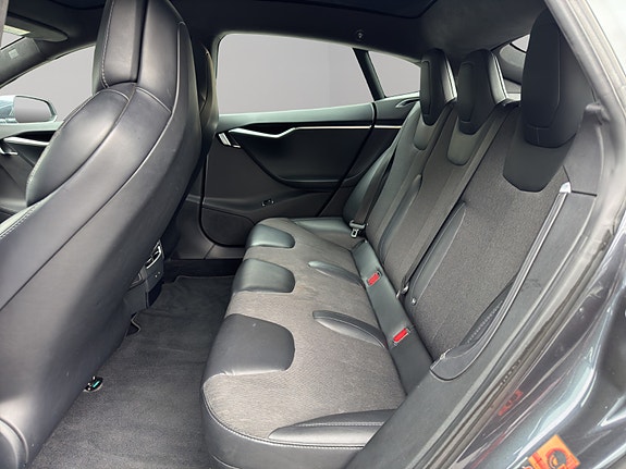 Tesla Model S 19 of 30