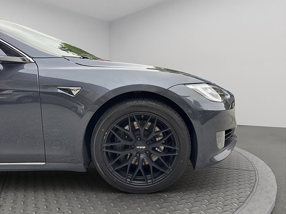 Tesla Model S 13 of 30