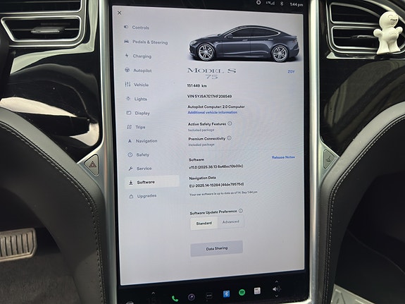 Tesla Model S 28 of 30