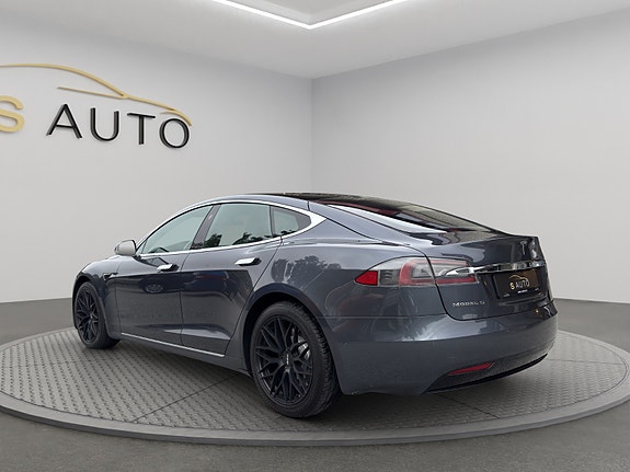 Tesla Model S 8 of 30