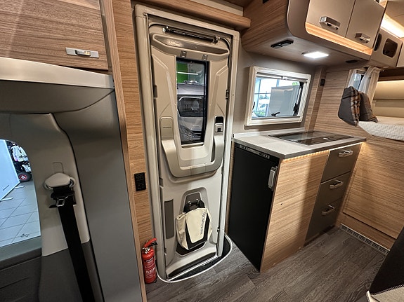 Weinsberg X-Cursion Van 500 MQ Edition [Pepper] - VW 150HK Automat - Lithium - Solcelle 15 of 30