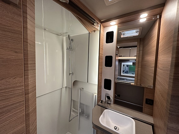 Weinsberg X-Cursion Van 500 MQ Edition [Pepper] - VW 150HK Automat - Lithium - Solcelle 22 of 30