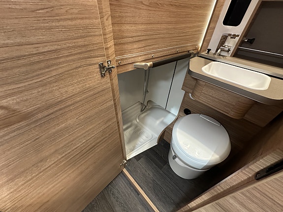Weinsberg X-Cursion Van 500 MQ Edition [Pepper] - VW 150HK Automat - Lithium - Solcelle 28 of 30