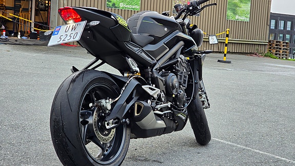 Triumph Street Triple RS 765 6 of 25