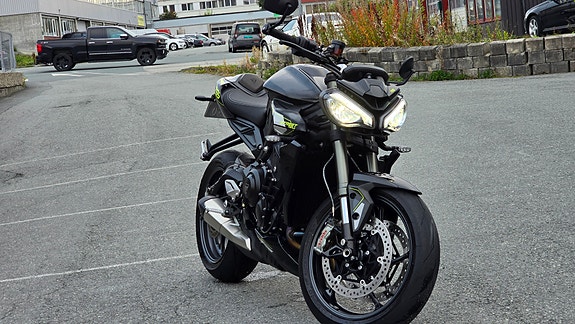 Triumph Street Triple RS 765 2 of 25