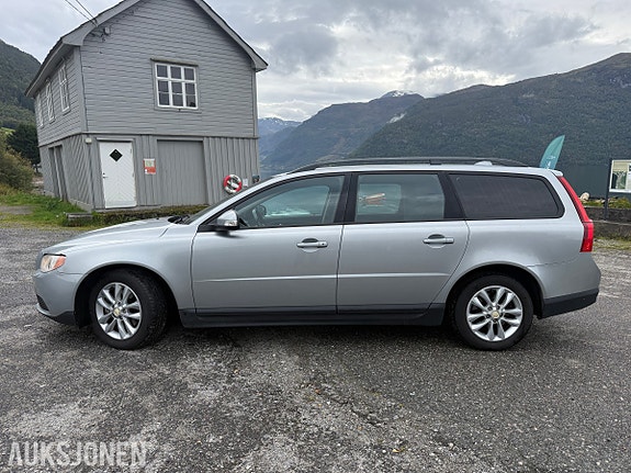 Volvo V70 2 of 30