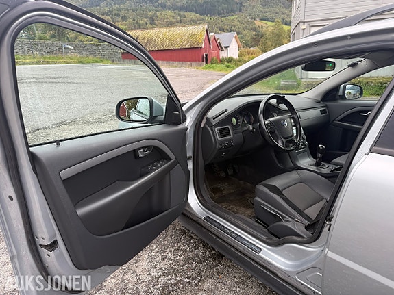 Volvo V70 12 of 30