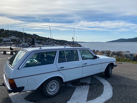 Mercedes-Benz 200 3 of 30