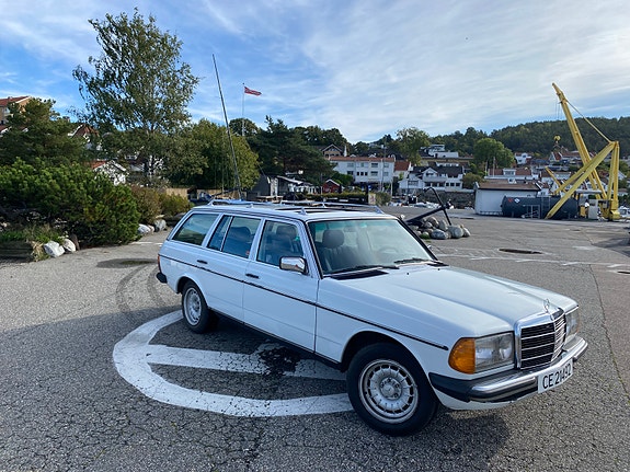 Mercedes-Benz 200 4 of 30