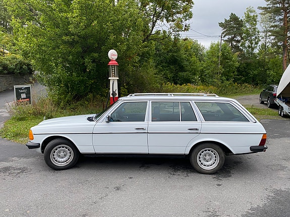 Mercedes-Benz 200 23 of 30