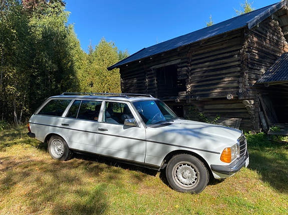 Mercedes-Benz 200 17 of 30