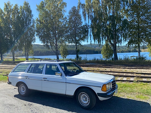 Mercedes-Benz 200 11 of 30