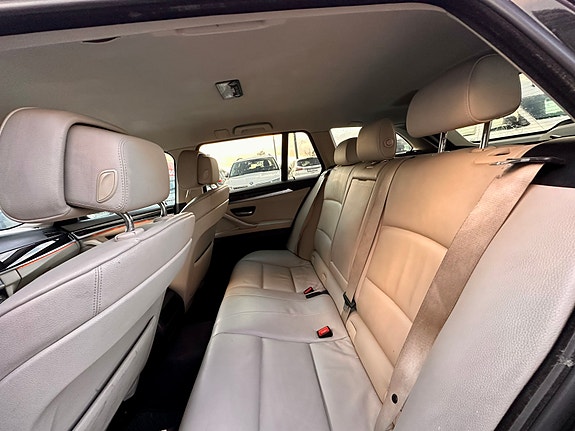 BMW 520d 12 of 16