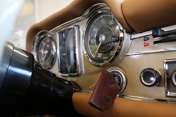 Mercedes-Benz SL 14 of 30