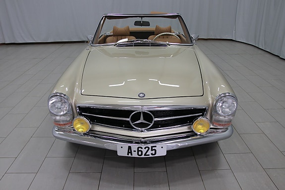 Mercedes-Benz SL 10 of 30