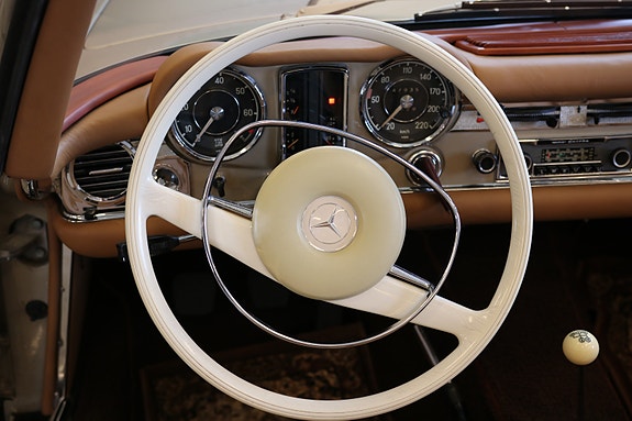 Mercedes-Benz SL 19 of 30