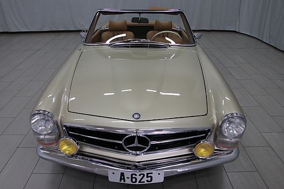 Mercedes-Benz SL 28 of 30
