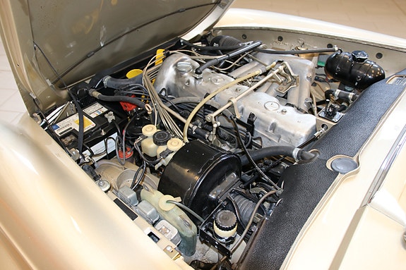 Mercedes-Benz SL 12 of 30