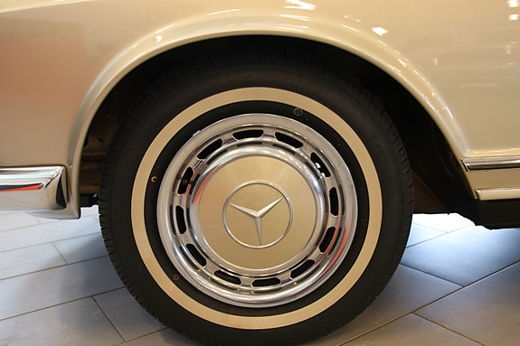 Mercedes-Benz SL 24 of 30