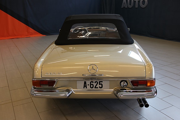 Mercedes-Benz SL 23 of 30
