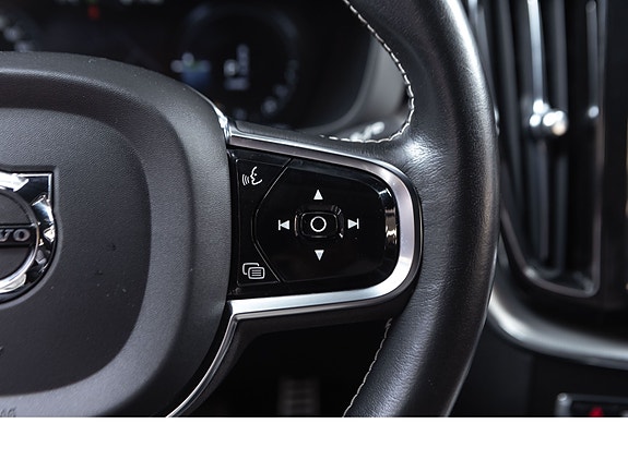 Volvo XC60 13 of 30