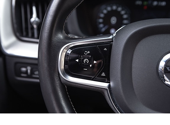 Volvo XC60 12 of 30