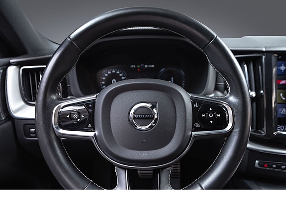 Volvo XC60 11 of 30