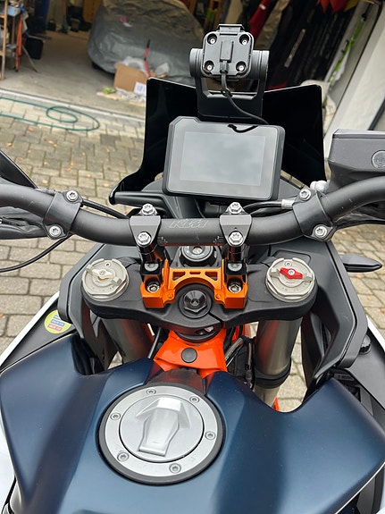 KTM 890 Adventure R 7 of 29