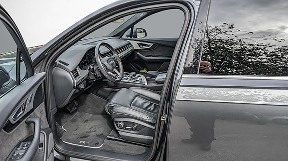 Audi Q7 9 of 23
