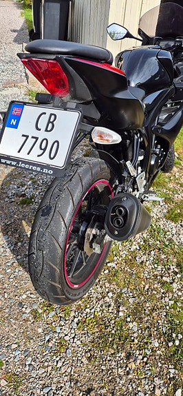 Suzuki GSX-R 125 4 of 8