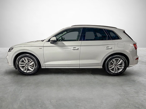 Audi Q5 2 of 27