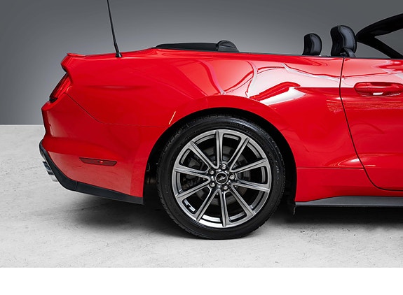 Ford Mustang 15 of 30