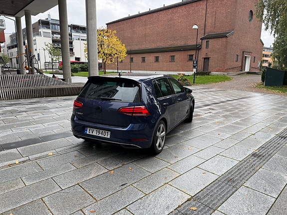 Volkswagen e-Golf VII 3 of 8