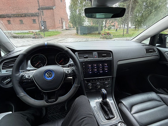Volkswagen e-Golf VII 7 of 8