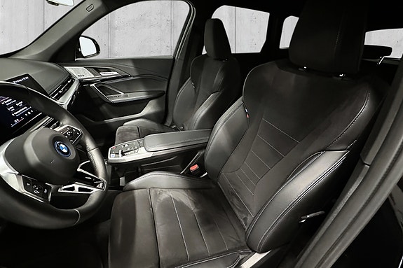 BMW iX1 10 of 18