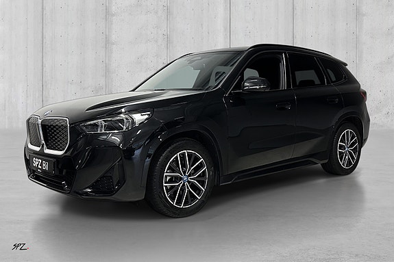 BMW iX1 2 of 18
