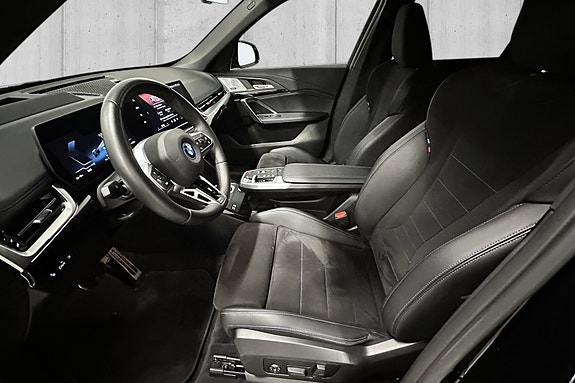 BMW iX1 9 of 18