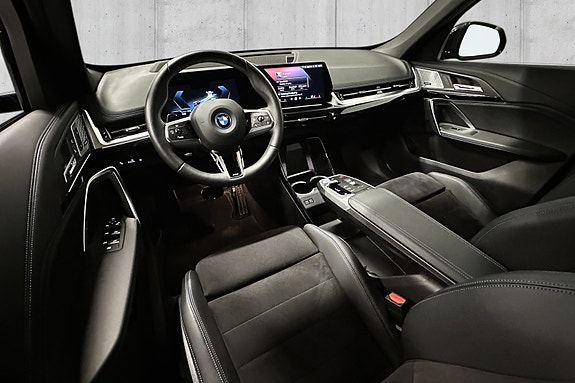 BMW iX1 7 of 18