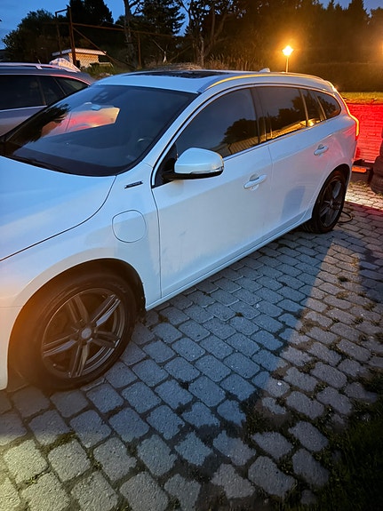 Volvo V60 4 of 13