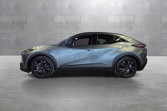 Toyota C-HR 3 of 27