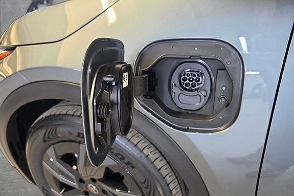 Toyota C-HR 10 of 27