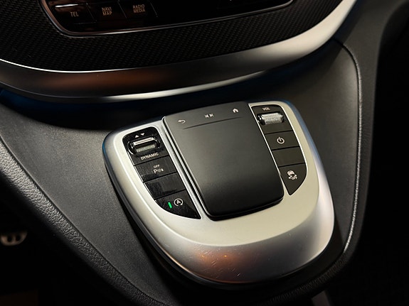 Mercedes-Benz V300 d 13 of 21