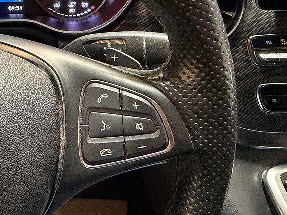Mercedes-Benz V300 d 10 of 21